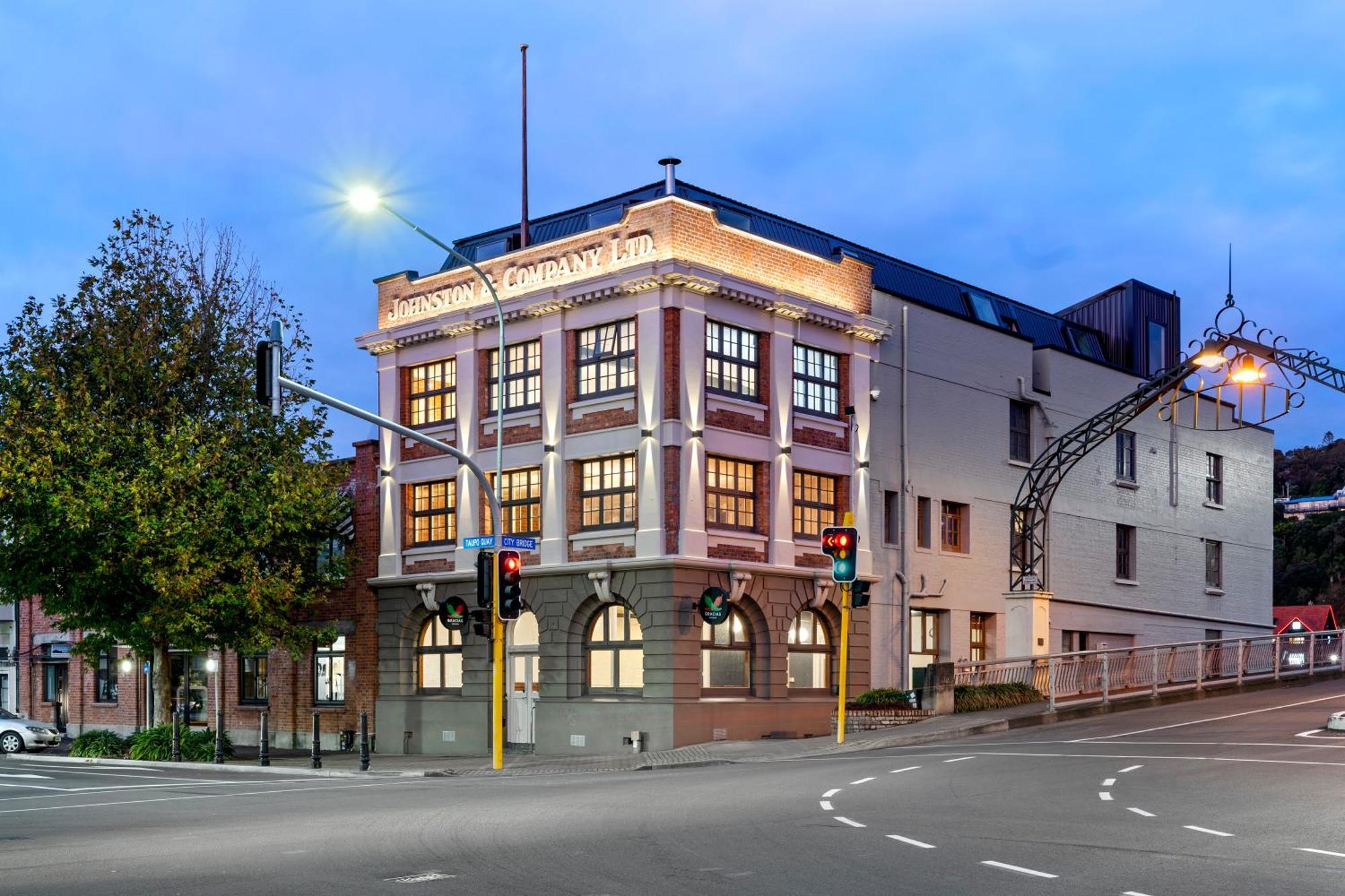Johnston Apartments - Award-Winning Building, Your Unforgettable Stay Whanganui Exterior foto